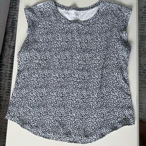 Van Heusen navy blue polka dot short sleeve top. size Large